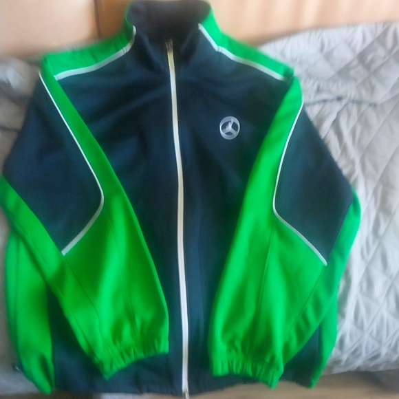 Nike Air Jordan jacket Medium size green and black jacket - Picture 2 of 2